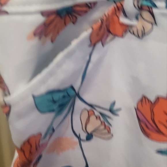 St. Johns Bay Size 18 White Floral Print Pockets Ladies Pedal Pushers Capris - Picture 4 of 16